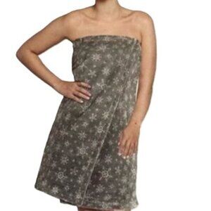 Shower Wrap Velcro Closure Gray with White Snowflakes Soft Cotton 31 x 39 inches